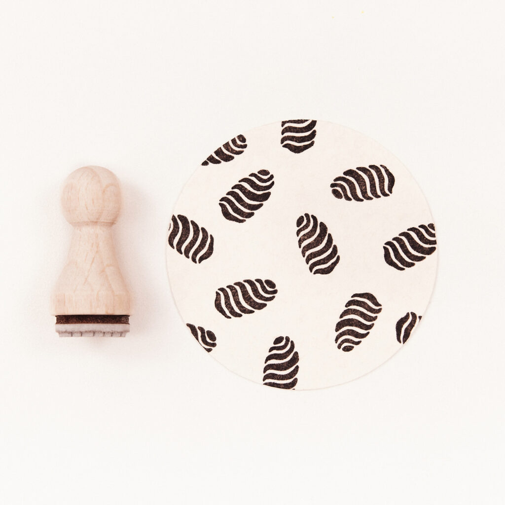 Produktfoto eines Ministempels mit dem Motiv: Abstrakter Tannenzapfen