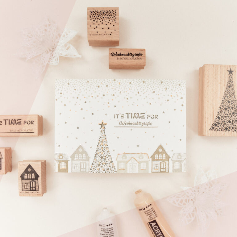 DIY Weihnachtskarte mit Sternenregen, schneebedeckten Häusern, einem Weihnachtsbaum und dem Schriftzug 'Its time for Weihnachtsgrüße'.