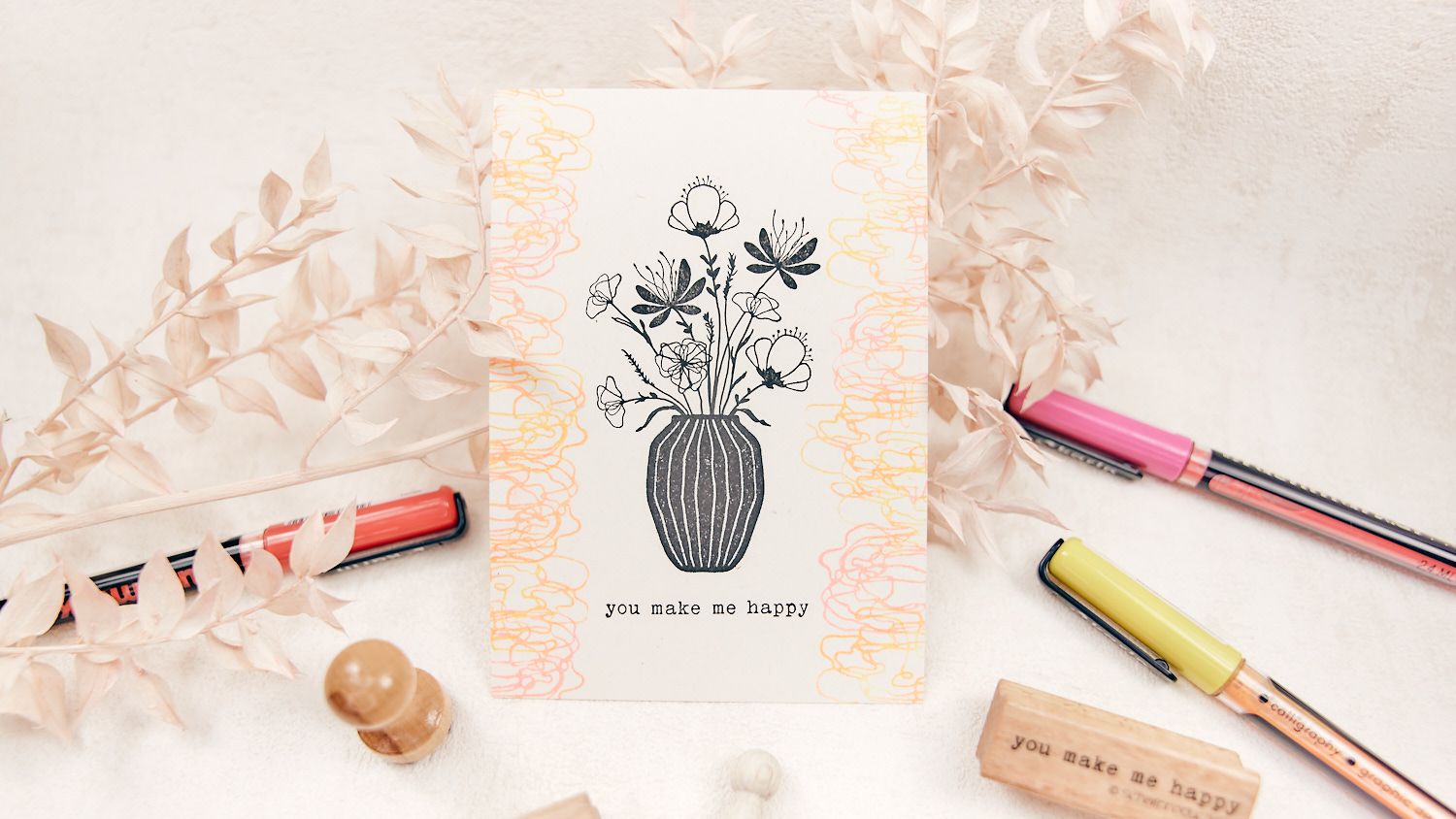 Gefuellte-Blumenvase-mit-Oneline-Element-in-Neonfarben-Q