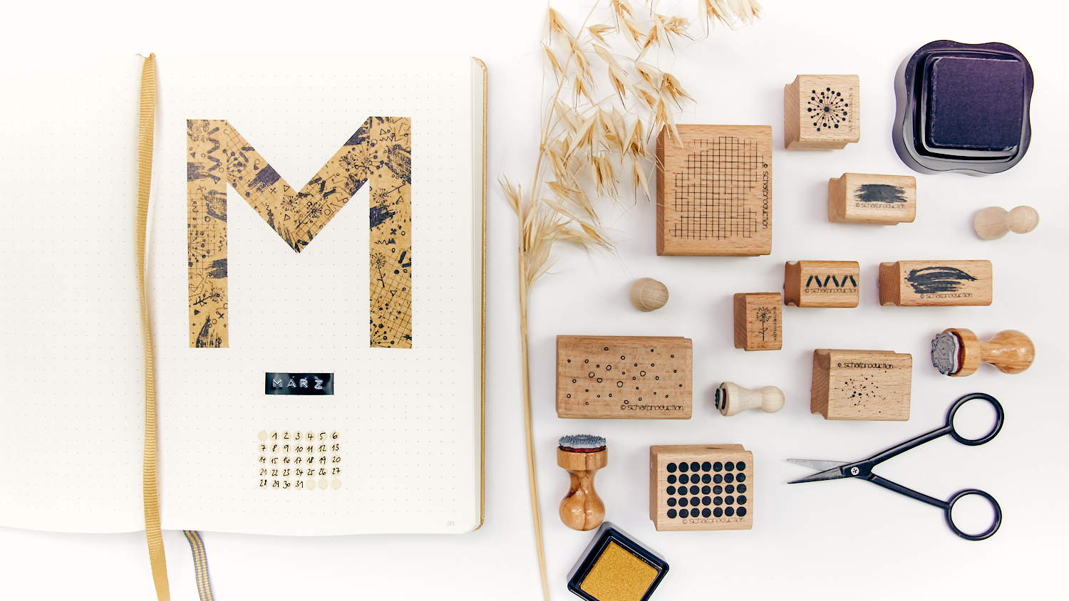 BuJo-helle-Seiten-Maerz-Cover-mit-Washitape-und-Monatsuebersicht-Q