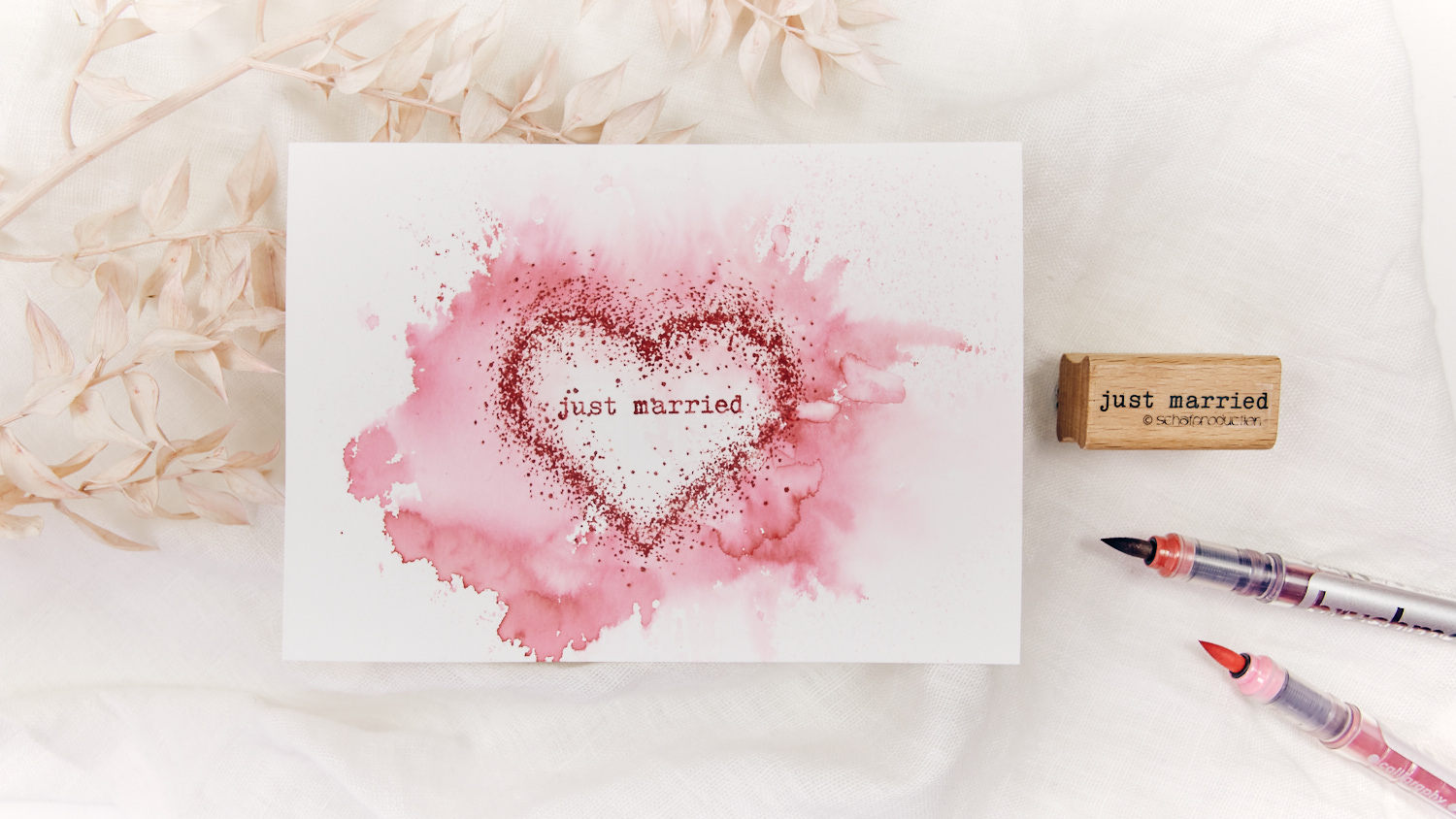 just-married-in-Herz-gepunktet-mit-Aquarelleffekt-Q