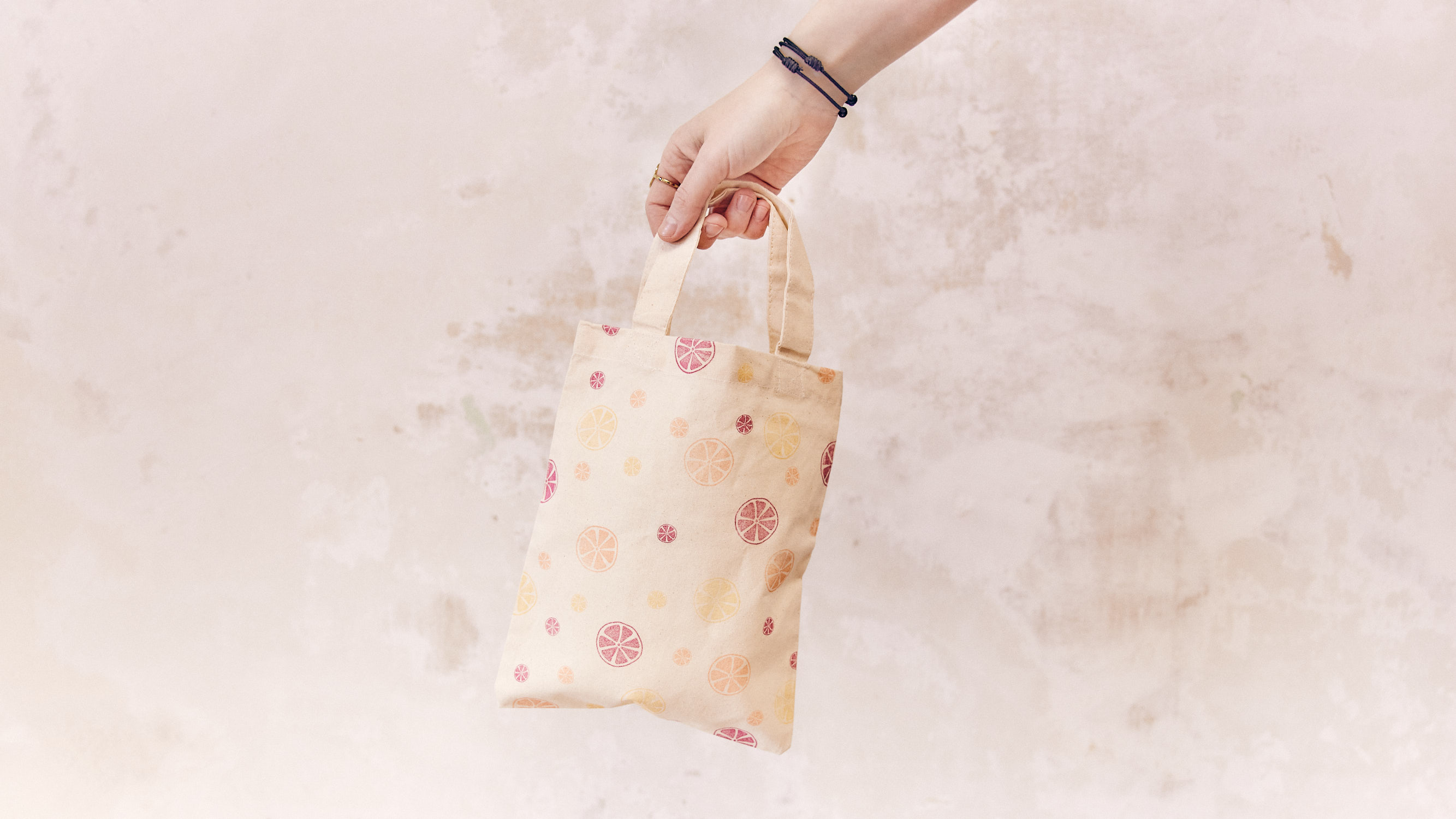 Stoffbeutel-mit-Zitronenscheibe-in-gross-und-klein-und-Sommerfarben-Q