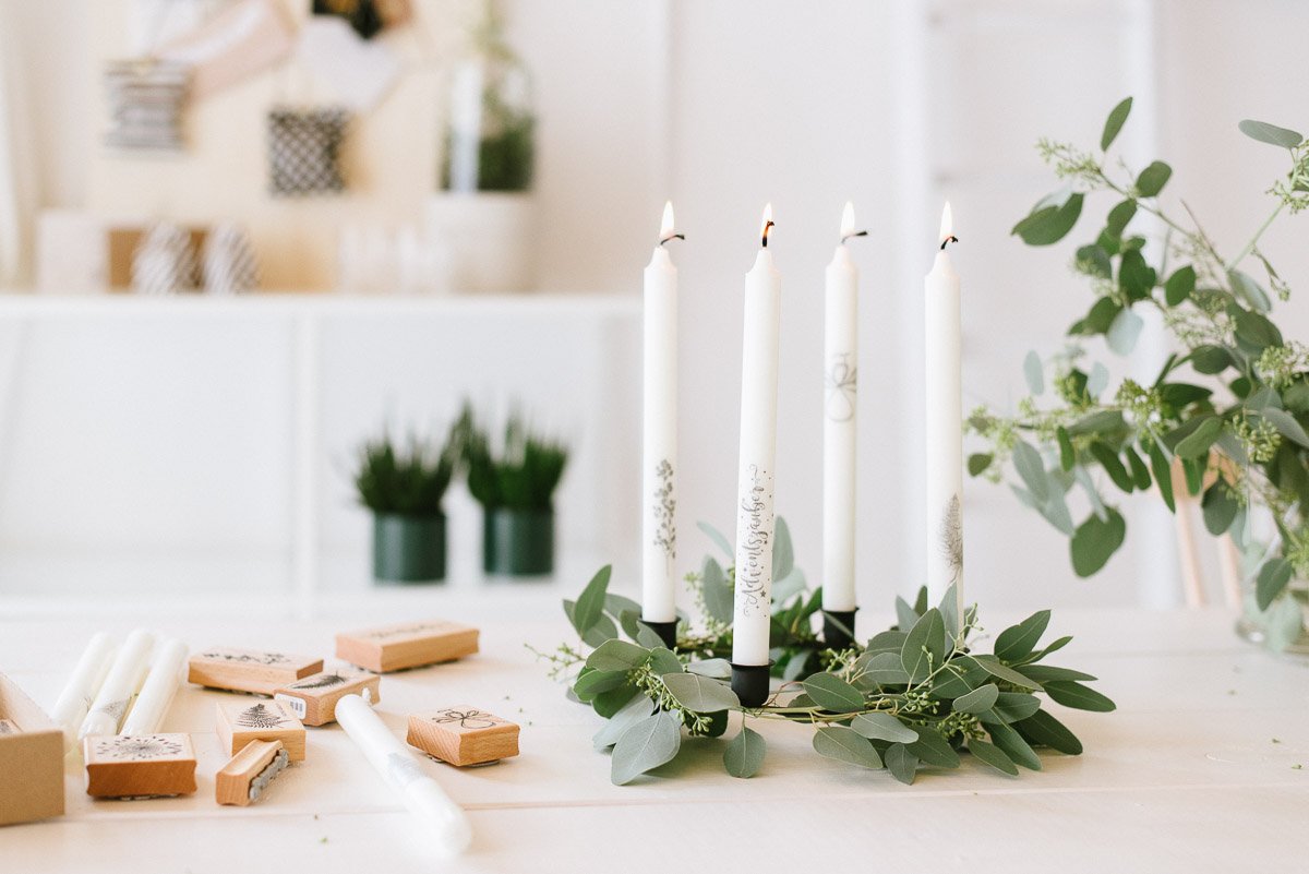 Inspiration bestempelte Kerzen Weihnachtlich zu dekorieren